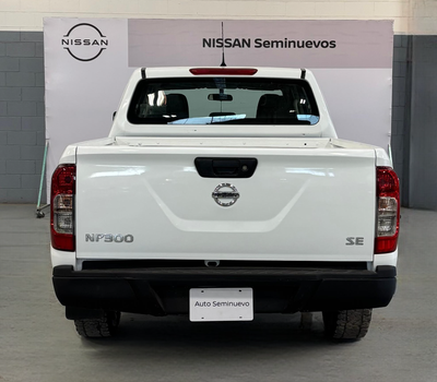 2020 Nissan NP300 2.4 Doble Cabina Se Aa Pack Seg Mt
