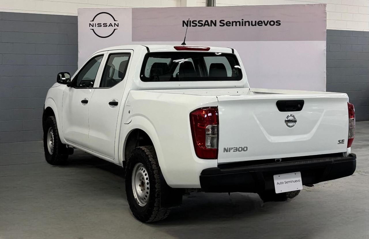 2020 Nissan NP300 2.4 Doble Cabina Se Aa Pack Seg Mt