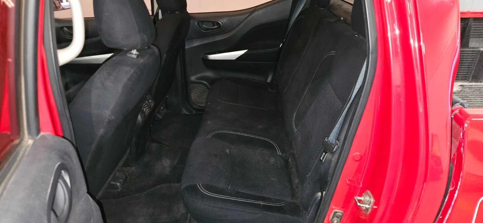 2018 Nissan NP300 Doble Cabina 2.5 SE Paq Seguridad Mt