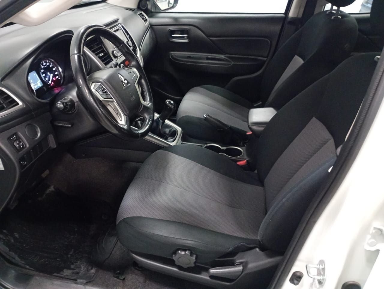 2023 Mitsubishi L200 2.4 Glx Cabina Doble 4x2 Mt